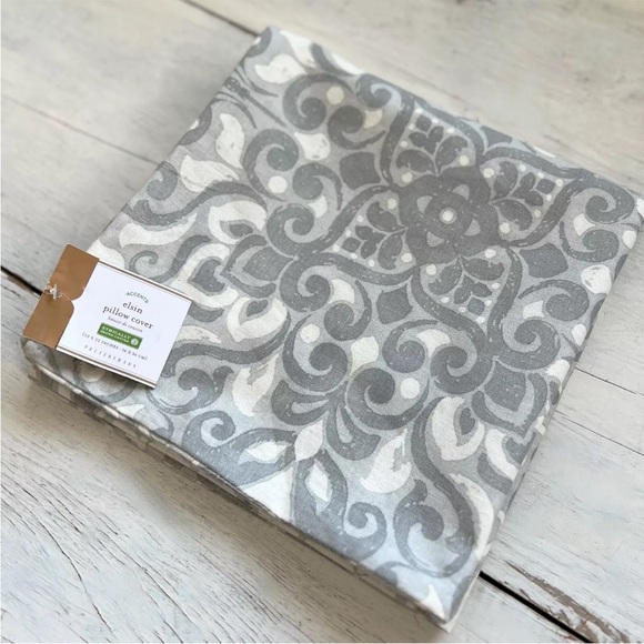 1 NEW Pottery Barn Elsin 22x22” Linen Cotton Pillow Cover Gray Floral Medallion - Picture 8 of 10